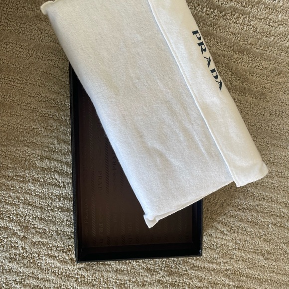 Prada Wallet also holds a passport! - Picture 8 of 14